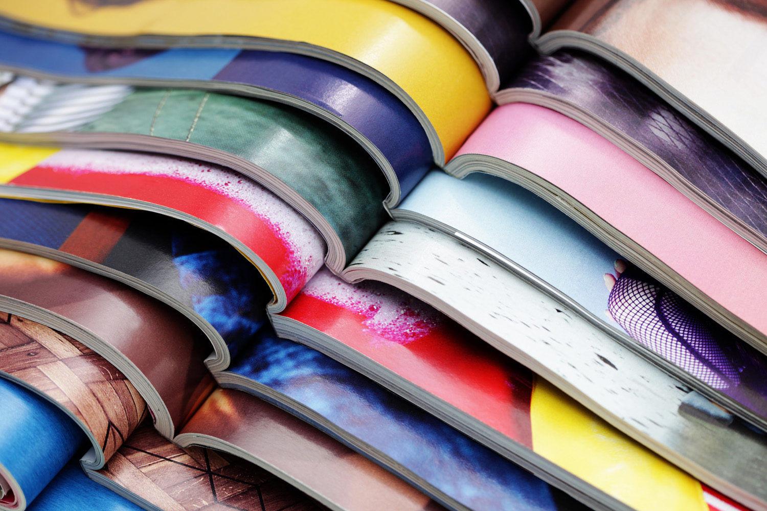 stack of magazines | The Wedding Mag
